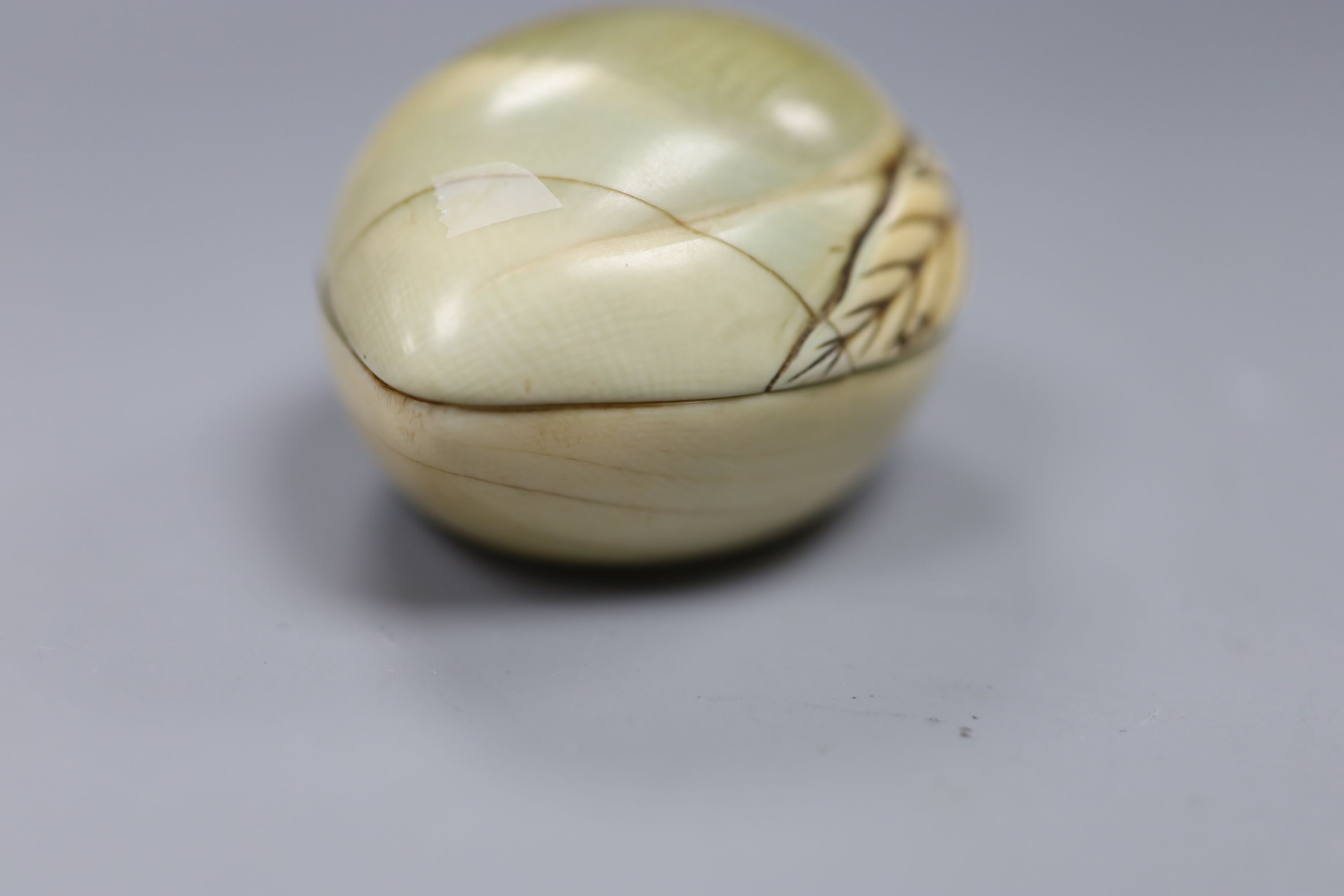 A Chinese ivory peach box, width 7cm